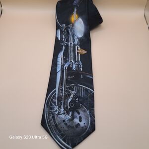 Harley-Davidson Black Motorcycle Front Fork & Wheel Tie